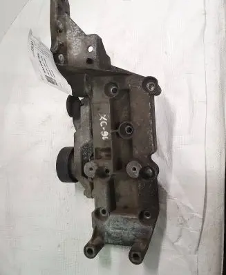 Volvo XC90 Engine mounting bracket 30757168