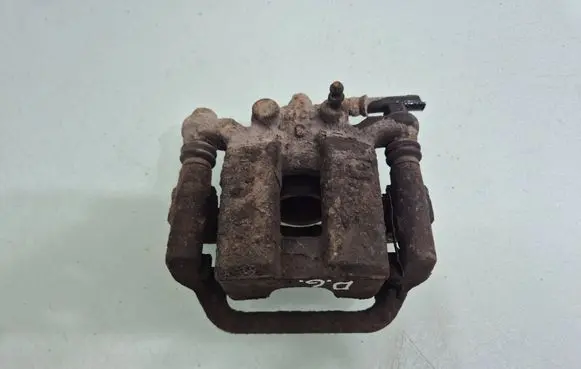 Nissan Qashqai+2 Rear brake caliper 
