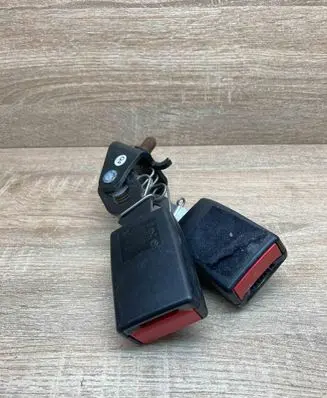 Mercedes-Benz E W211 Rear seatbelt buckle A2118600869