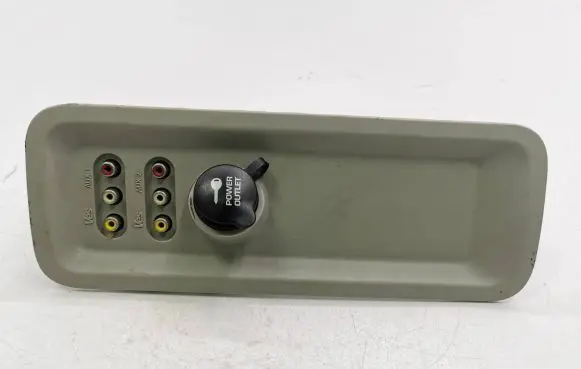 Chrysler Voyager AUX in-socket connector ET09TRMAC F1030341A T2050