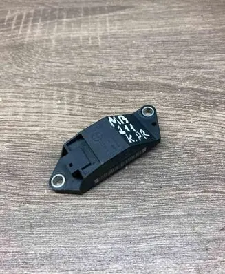 Mercedes-Benz E W211 Airbag deployment crash/impact sensor 25571179A4 A0018209326
