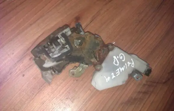 Nissan Primera Rear door lock 8255250j00