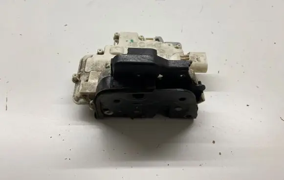 Audi A4 S4 B7 8E 8H Front door lock 8E1837016AA