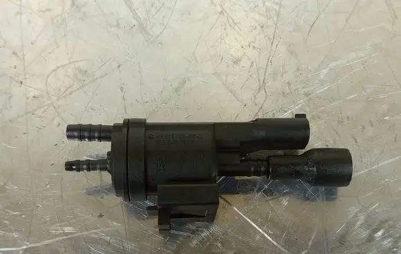 Mercedes-Benz E W212 Turbo solenoid valve 48B43625002 0025407097