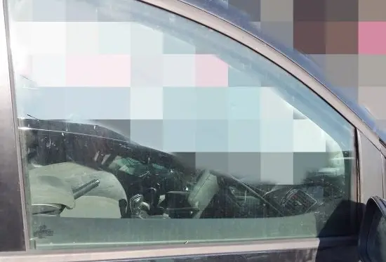 Volkswagen Touran II Front windscreen/windshield window 