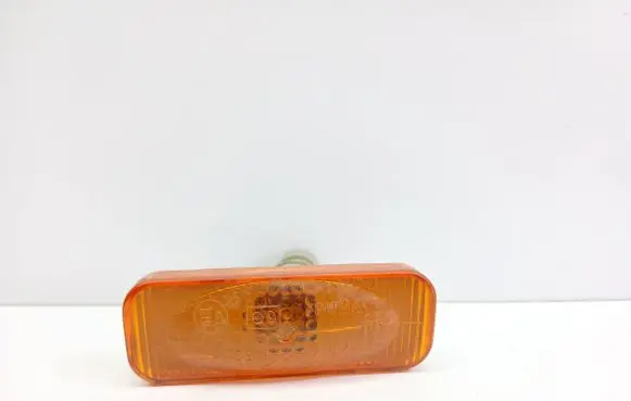 Front fender indicator light