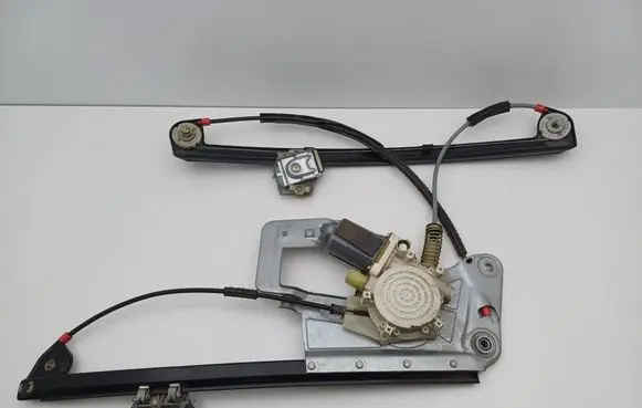 BMW 5 E39 Front door window regulator with motor 8252392