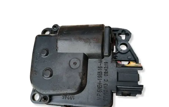 Nissan Navara D40 Air flap motor/actuator 071013C 084219