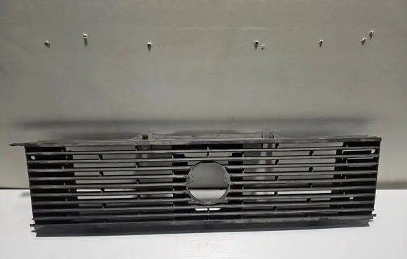 Volkswagen Jetta I Front grill 161853653