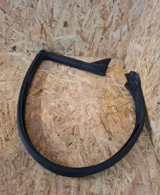 Ford Mustang VI Front door rubber seal FR3B6321597A