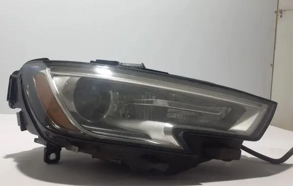 Audi A3 S3 8V Headlight/headlamp 8V0941006G