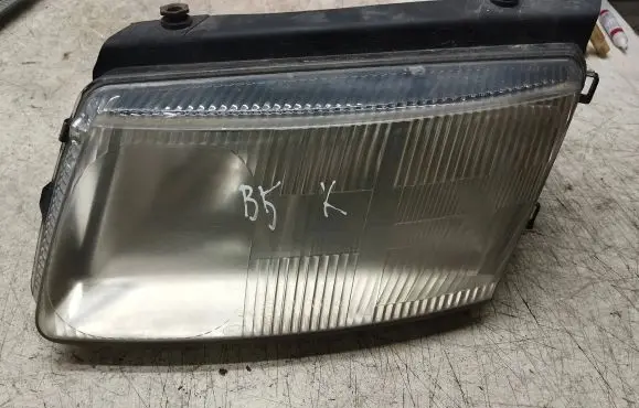 Volkswagen PASSAT B5 Headlight/headlamp