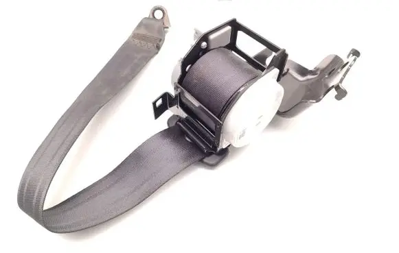Mazda 3 II Rear seatbelt T89506T