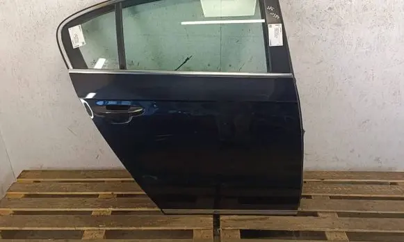 Volkswagen PASSAT B7 Rear door