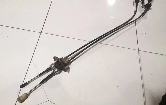 Hyundai Santa Fe Gear shift cable linkage 