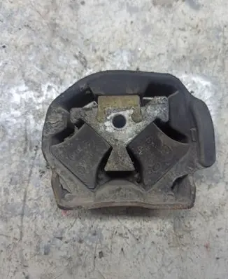Mercedes-Benz Vito Viano W638 Engine mount bracket