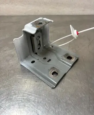 Renault Master IV Fender mounting bracket 622350284R