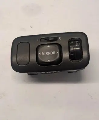 Toyota Avensis Verso Wing mirror switch