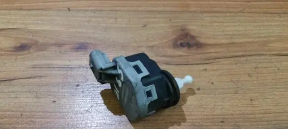 Headlight level adjustment motor