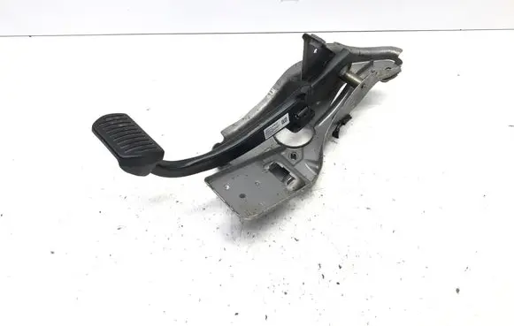 Volvo XC40 Brake pedal 32265012