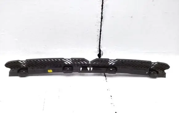Rear bumper mounting bracket