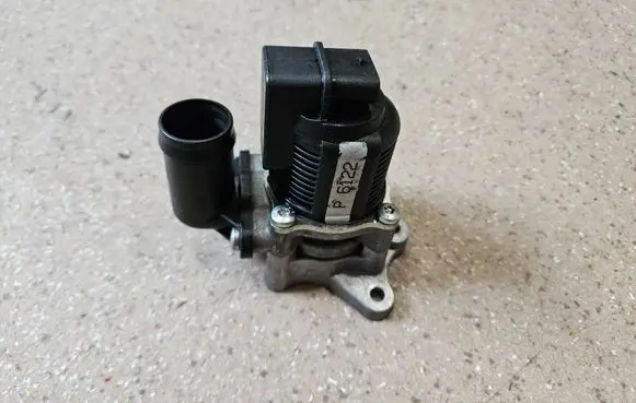 Volkswagen Jetta VI EGR valve 04E131097C
