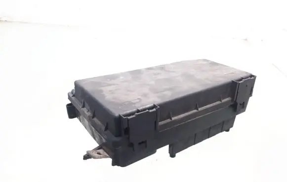 Opel Zafira B Fuse box set 13206747 13171831 90226846
