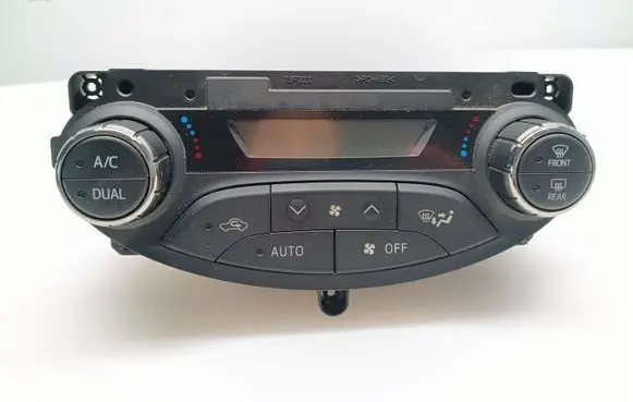 Toyota Yaris Climate control unit 75F206