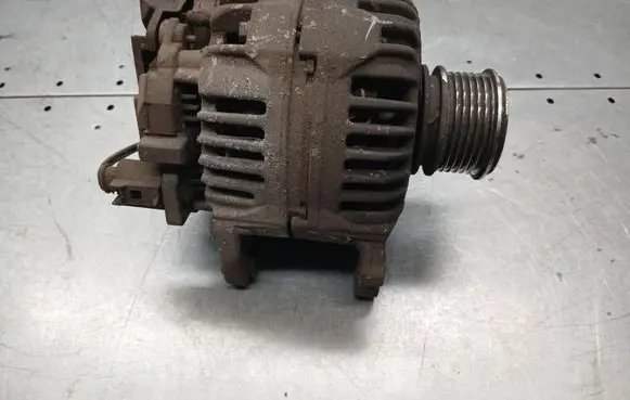 Skoda Octavia Mk2 (1Z) Generator/alternator 038903024D