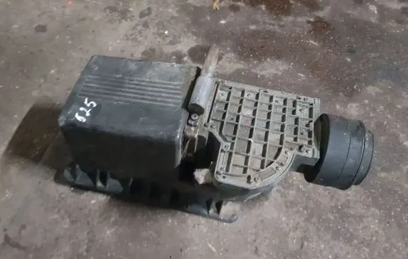 BMW 5 E34 Air filter box 1719962