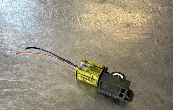 Nissan Qashqai Airbag deployment crash/impact sensor