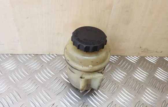 KIA Sorento Power steering fluid tank/reservoir