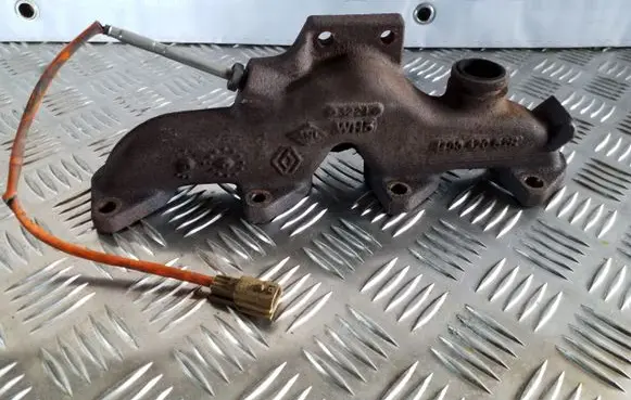 Nissan Juke I F15 Exhaust manifold 140042052R