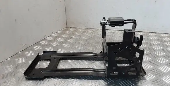 Battery bracket