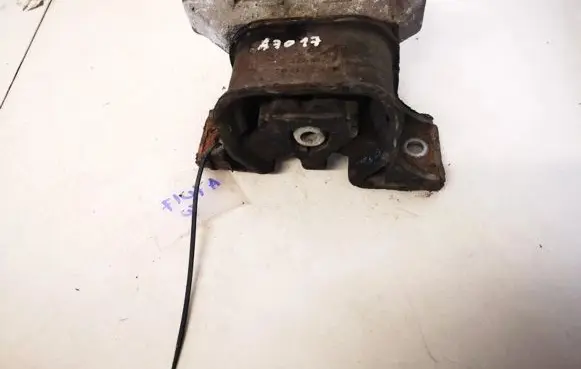 Opel Tigra B Engine mount bracket 9227881 9227880