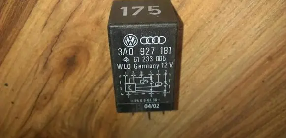 Volkswagen PASSAT B4 Other relay 3a0927181 61233005