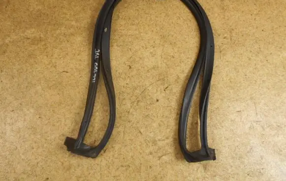 Toyota Land Cruiser (J100) Seal rubber (tailgate) 
