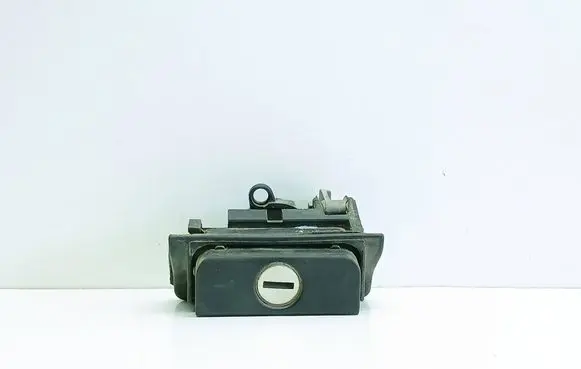 Volkswagen Golf III Tailgate exterior lock 