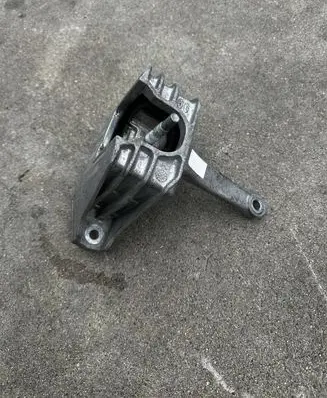 KIA Ceed Engine mount bracket 21810J7200