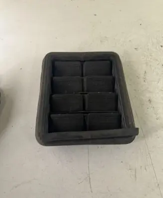 Jeep Cherokee Quarter panel pressure vent 05058643AA 05058643A