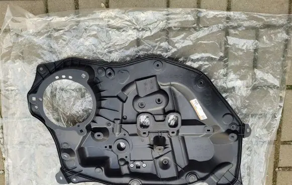 Mazda CX-3 Front window lifting mechanism without motor D09L5997X