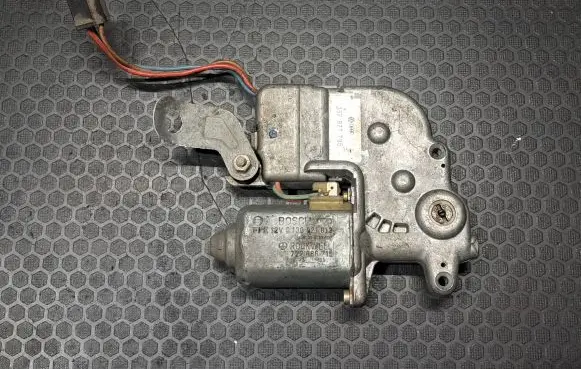 Volkswagen PASSAT B4 Sunroof motor/actuator 357877795 0130821812
