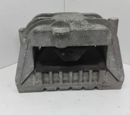 Volkswagen PASSAT B6 Engine mount bracket 1K0199262P
