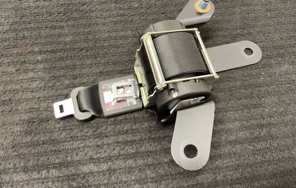 Middle seatbelt (rear)