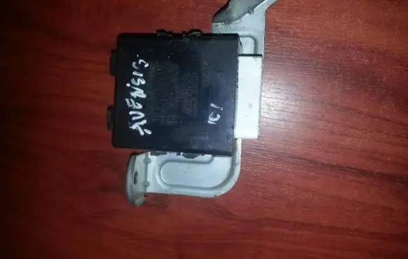 Toyota Avensis T220 Door control unit/module 8597020010