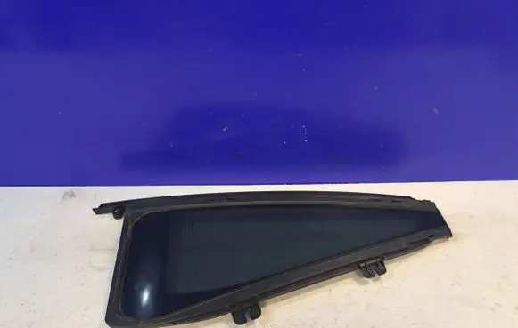 Volvo XC90 Rear vent window glass 31651873 31352994