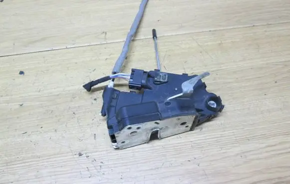 BMW 3 E46 Front door lock