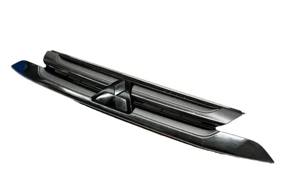Mitsubishi Outlander Front bumper upper radiator grill 7450A992