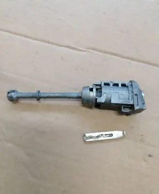 Citroen C3 Aircross Front door lock (next to the handle) 