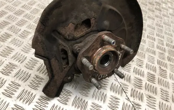 Nissan X-Trail T32 Front wheel hub